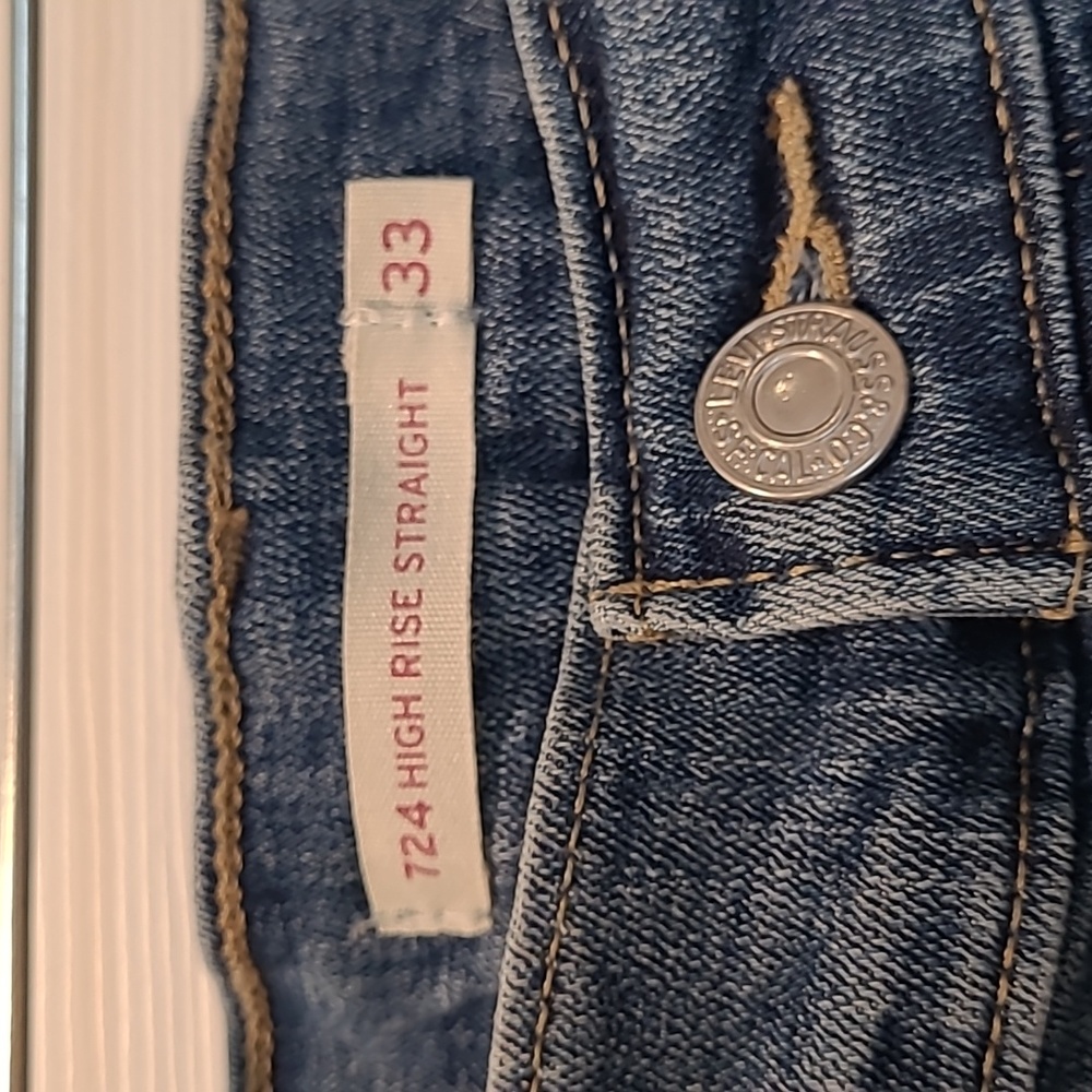 Levi High Rise Straight Leg Jean W33 L32